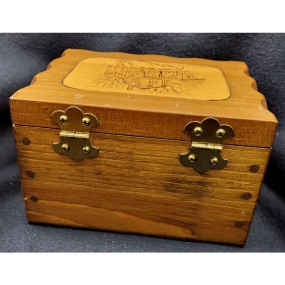 Vintage Hand Carved Wooden Trinket Jewelry Box Etched Grist Mill Design Scallop - Picture 6 of 8